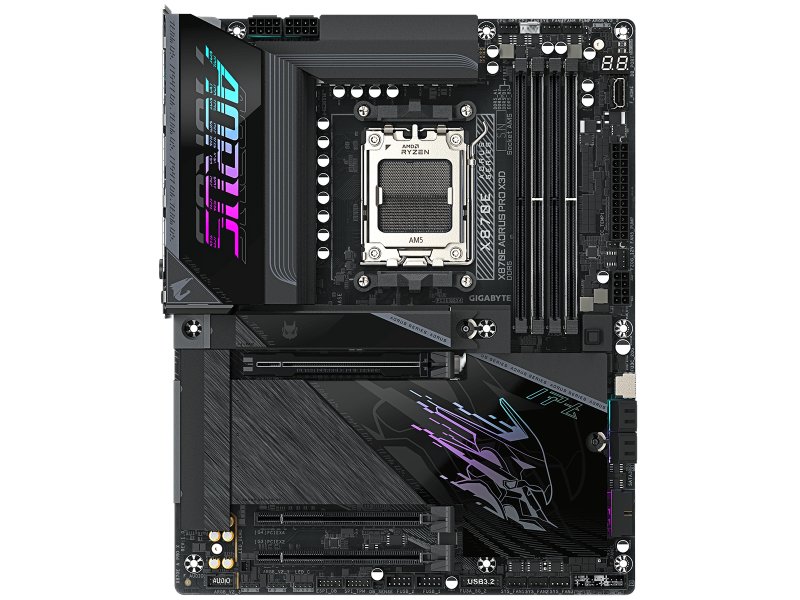Gigabyte X870E Aorus Pro X3D вид спереди — сокет AM5, слоты DDR5, радиаторы VRM, ARGB подсветка