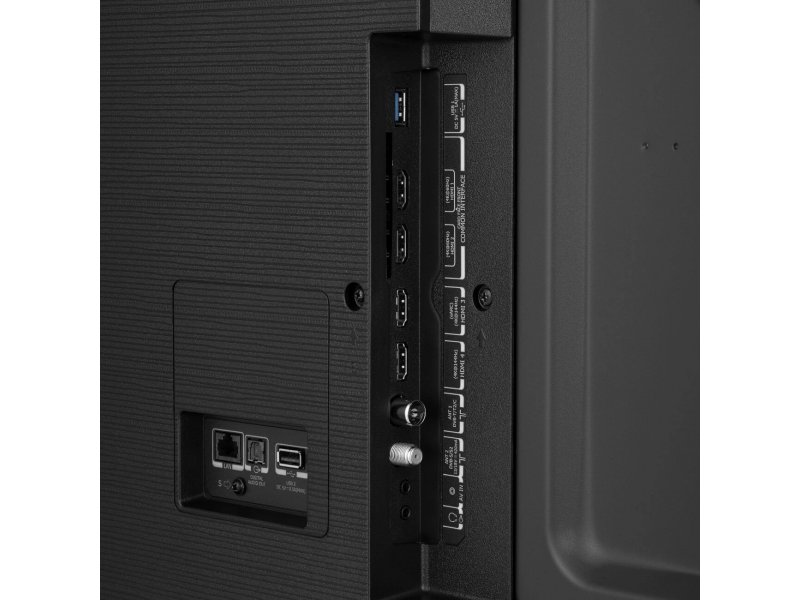 Toshiba 55Z670RE крупный план портов &mdash; четыре HDMI 2.1, два USB, аудиовыход, LAN, антенный вход