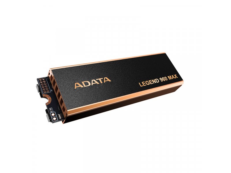 ADATA Legend 960 Max 1TB &mdash; перспективный вид с радиаторным оребрением и оранжевыми деталями конструкции