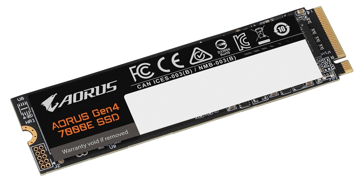 Gigabyte Gen4 7000E крупный план — M.2 разъём, золотые контакты, маркировка PCIe 4.0