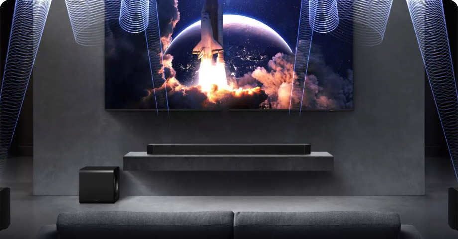 Samsung HW-Q990F в составе домашней кинотеатральной системы &mdash; панель, сабвуфер и тыловые колонки