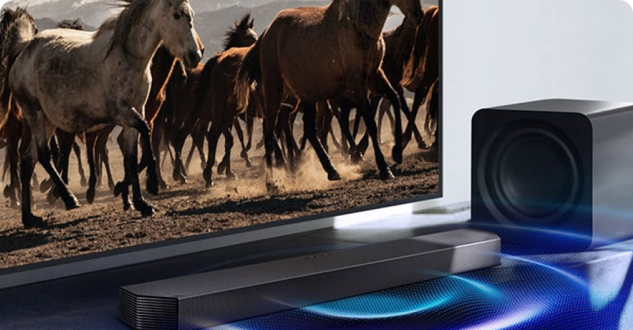 Samsung HW-Q990F с телевизором и сабвуфером &mdash; полная домашняя аудиосистема