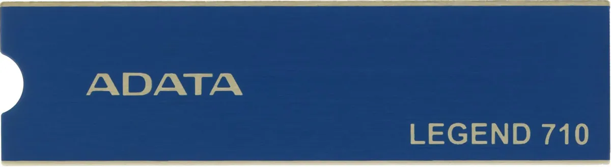 ADATA Legend 710 512ГБ M.2 NVMe — вид накопителя с радиатором в комплекте