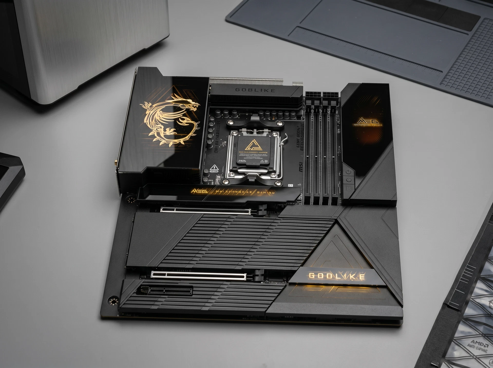 Материнская плата MSI MEG X870E GODLIKE X870E, Socket AM5, AMD X870E, E-ATX, RTL - фото в интерьере