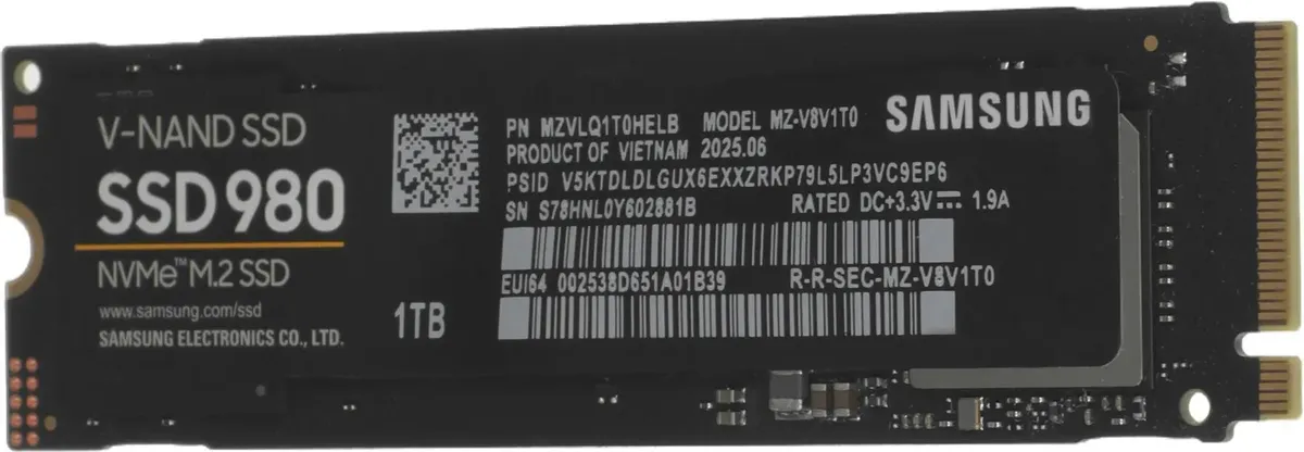 Samsung 980 1TB M.2 NVMe вид под углом — чипсет, разъёмы подключения и маркировка модели