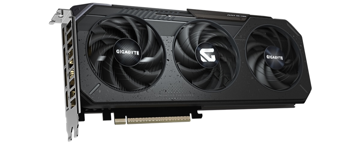 Gigabyte RTX 5060 Ti Gaming вид сбоку — тройная система охлаждения с тремя осевыми вентиляторами