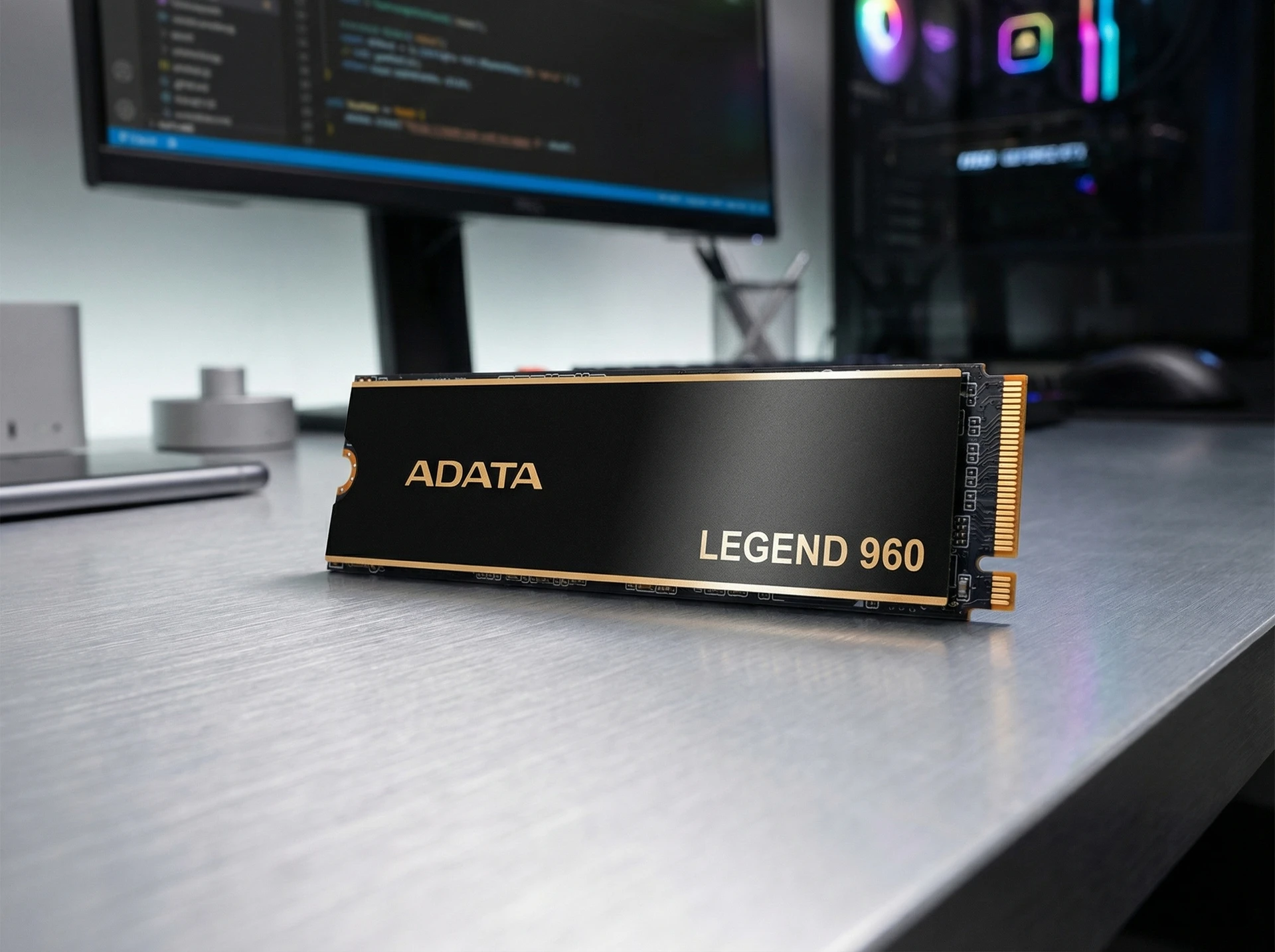 SSD накопитель ADATA Legend 960 1ТБ, M.2 2280, PCIe 4.0 x4, NVMe [ALEG-960-1TCS] - фото в интерьере