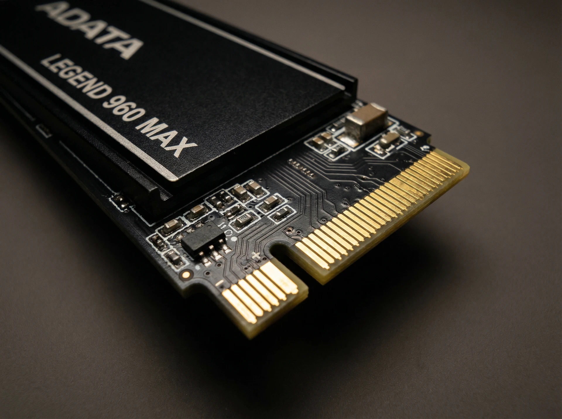 ADATA Legend 960 Max 1TB &mdash; установка NVMe накопителя в слот M.2 материнской платы