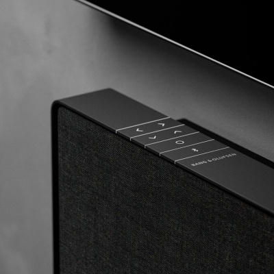 Bang & Olufsen Beosound Stage &mdash; кнопки управления на корпусе
