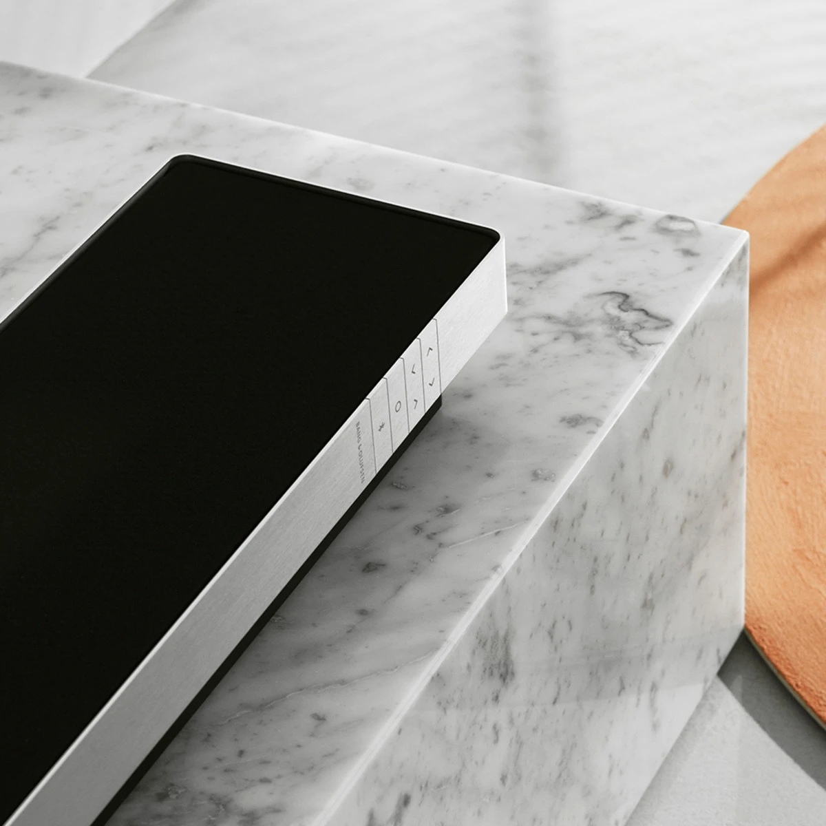 Bang & Olufsen Beosound Stage Smoked Oak/Grey &mdash; вид спереди