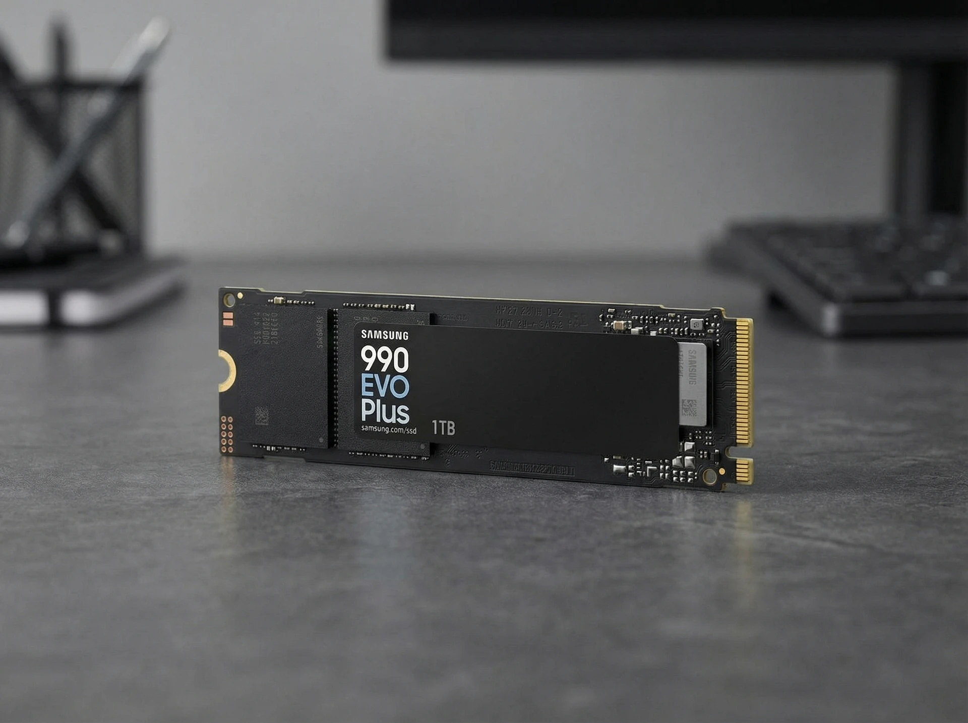 SSD накопитель Samsung 990 Evo Plus 1ТБ, M.2 2280, PCIe 4.0 x4, NVMe [MZ-V9S1T0B/AM] - фото в интерьере