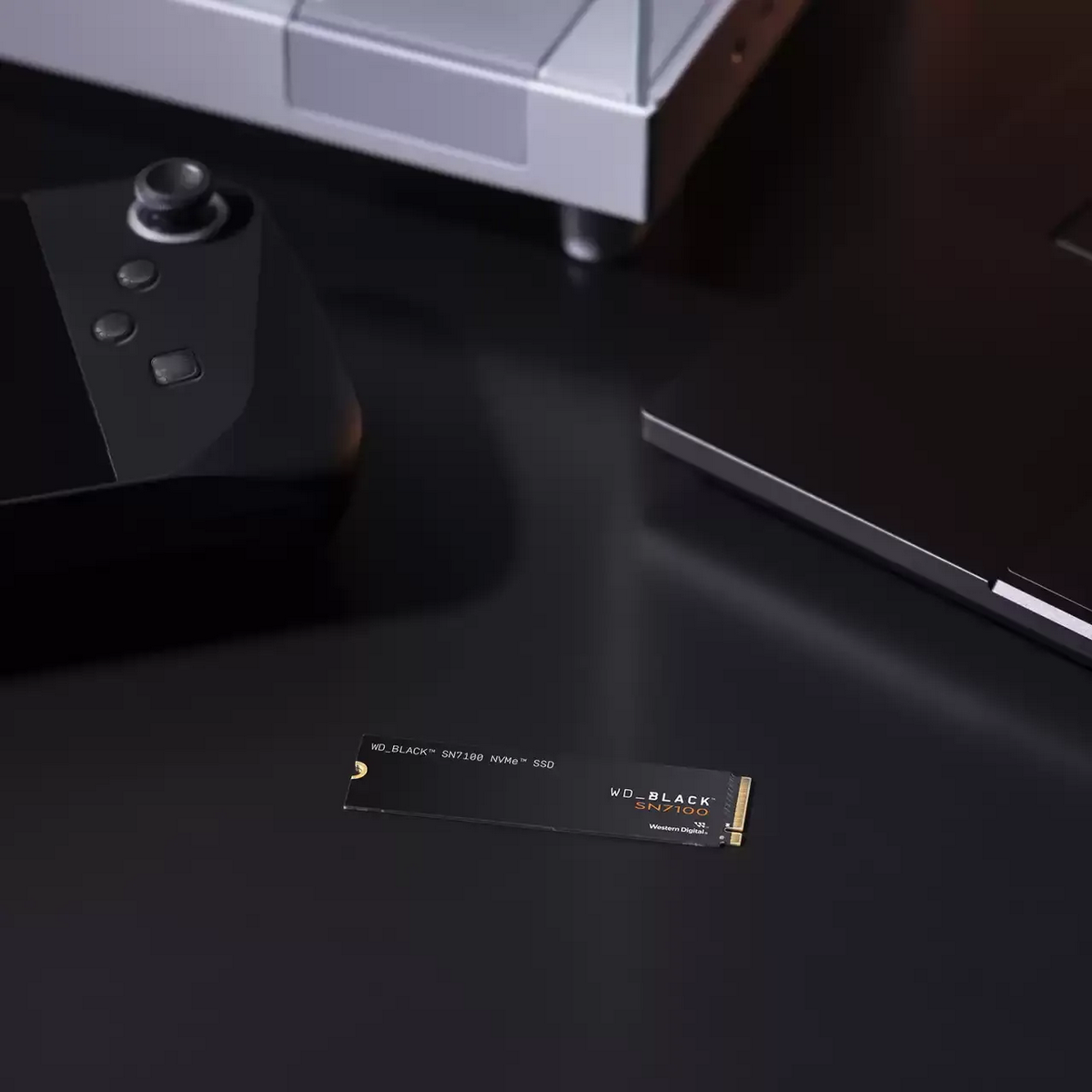 Western Digital SN7100 512 ГБ NVMe SSD вид сверху на плате M.2 2280