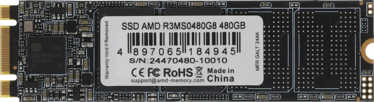 AMD Radeon R3MS0480G8 480 ГБ M.2 2280 SATA SSD крупный план разъёма и плата