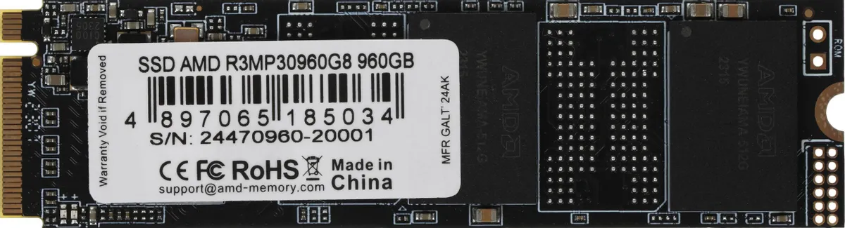 AMD Radeon R3 R3MP30960G8 960 ГБ M.2 вид сверху этикетка с характеристиками и разъём