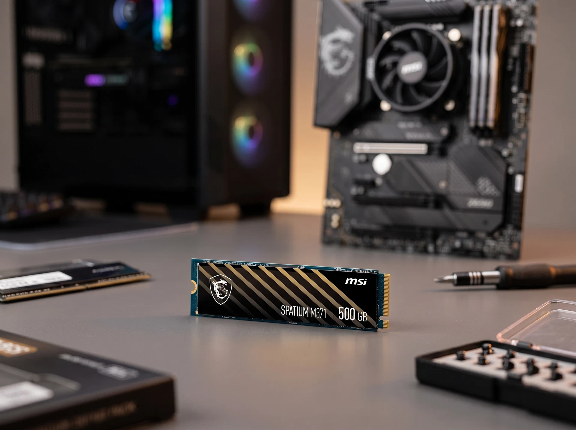 SSD накопитель MSI Spatium M371 500ГБ, M.2 2280, PCIe 3.0 x4, NVMe [S78-440K160-P83] - фото в интерьере