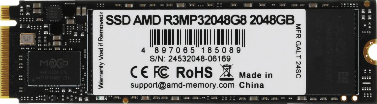 AMD Radeon R3MP32048G8 — плата SSD с микросхемами памяти и контроллером, вид сверху
