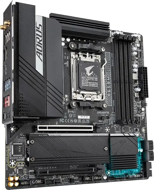 Gigabyte B650M Aorus Elite AX общий вид сверху под углом — сокет AM5, слоты DDR5, охладитель VRM