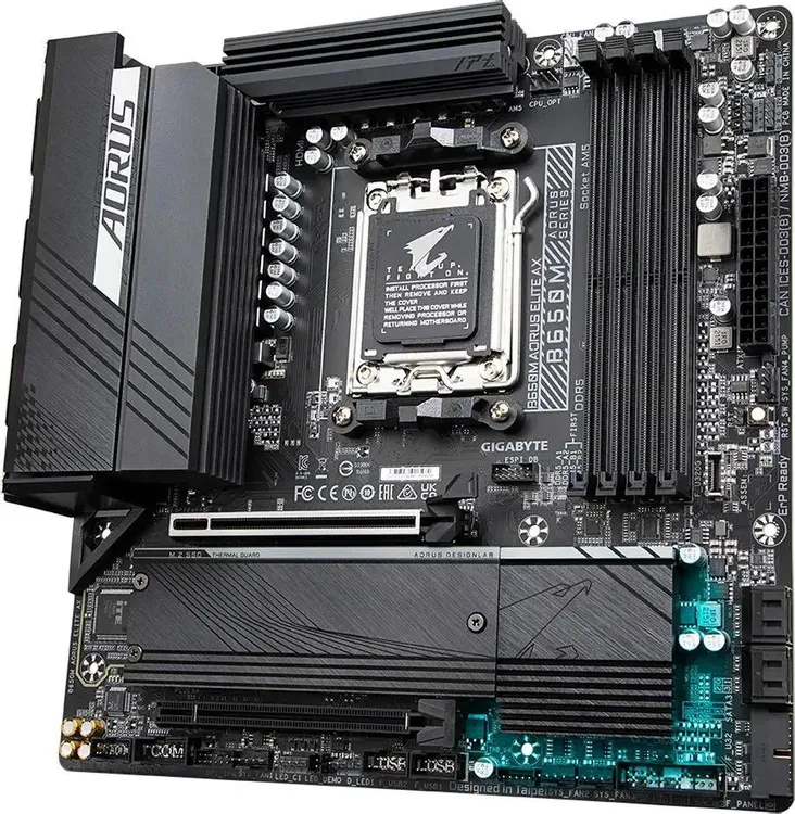 Gigabyte B650M Aorus Elite AX детальный вид — слоты M.2, фазы питания VRM, слоты PCIe и разъёмы SATA